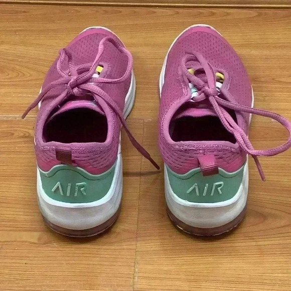 Nike Size 4 Girls Air Max Motion Cosmic Fuchsia/White. Preloved - Picture 5 of 7